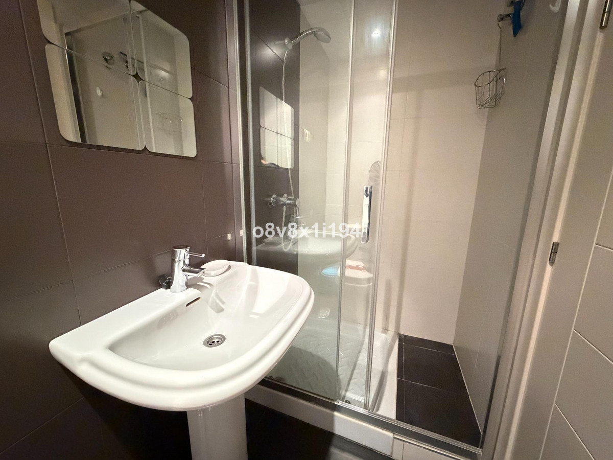 Se vende Apartamento Planta Media de 2 dormitorios en Costa Del Sol, Málaga, España