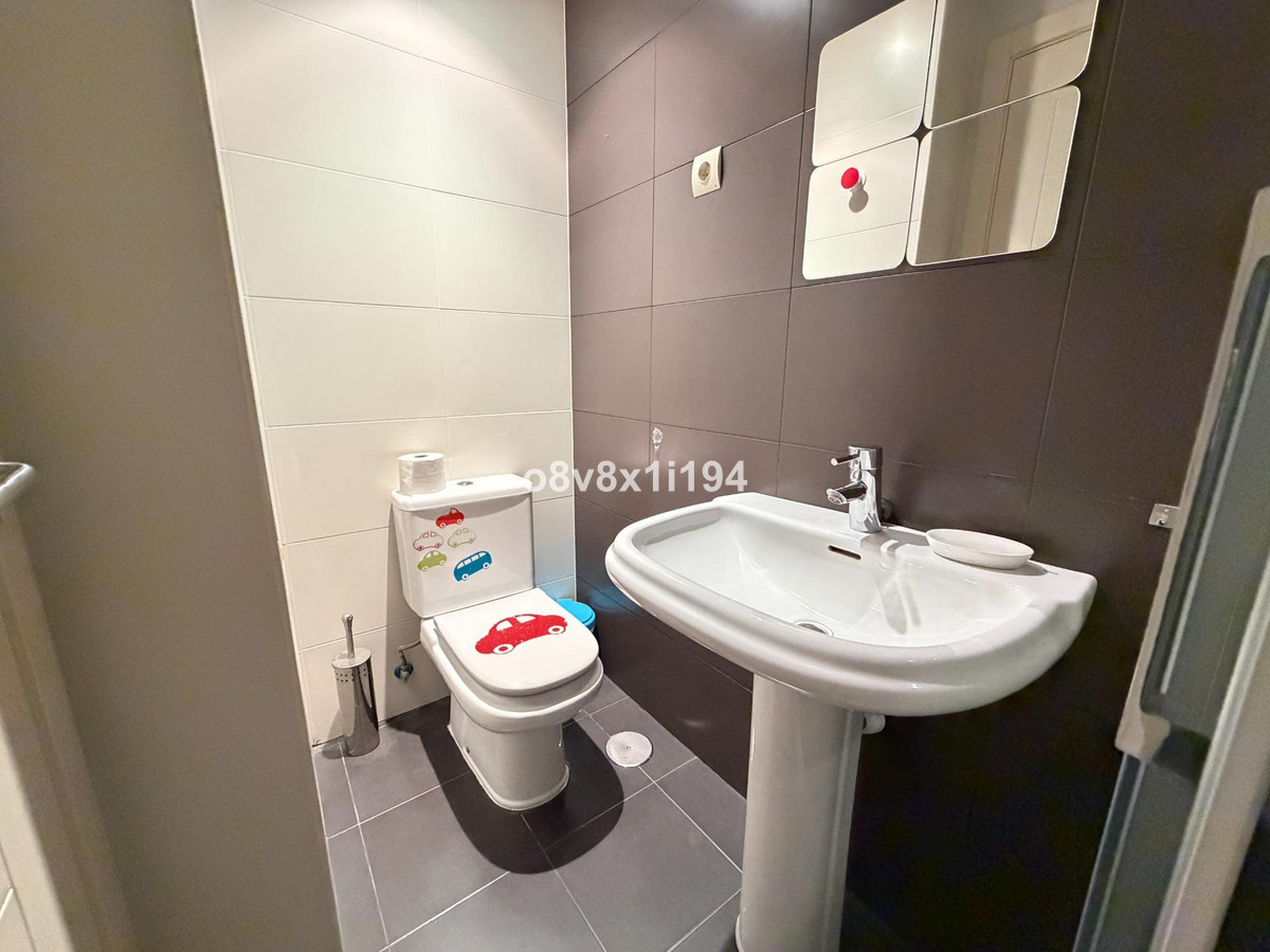 Se vende Apartamento Planta Media de 2 dormitorios en Costa Del Sol, Málaga, España
