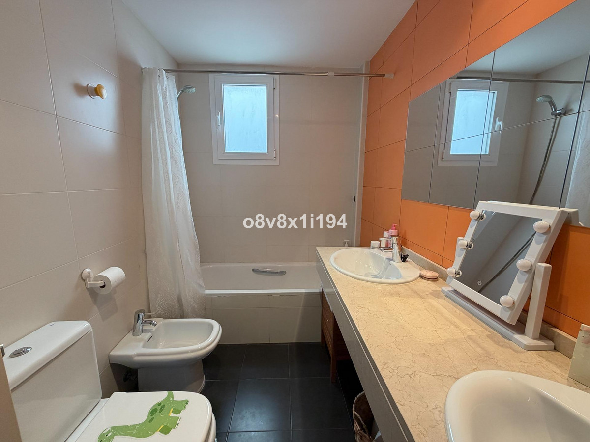 Se vende Apartamento Planta Media de 2 dormitorios en Costa Del Sol, Málaga, España
