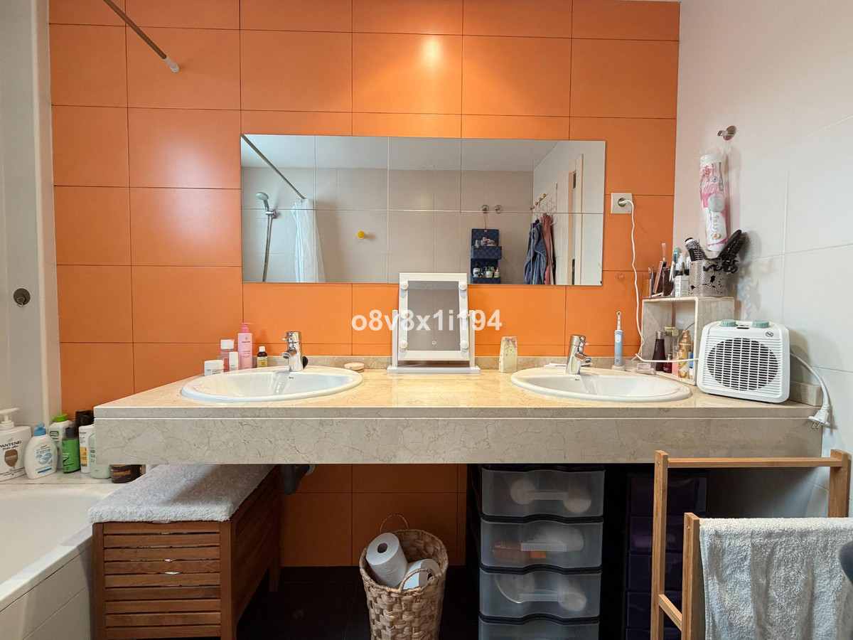 Se vende Apartamento Planta Media de 2 dormitorios en Costa Del Sol, Málaga, España