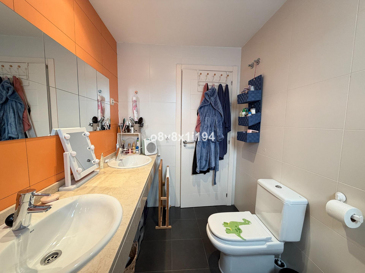 Se vende Apartamento Planta Media de 2 dormitorios en Costa Del Sol, Málaga, España