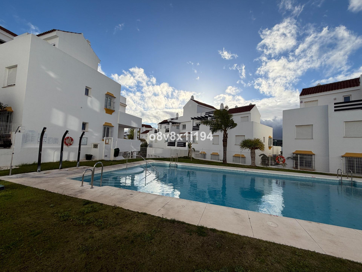 Se vende Apartamento Planta Media de 2 dormitorios en Costa Del Sol, Málaga, España
