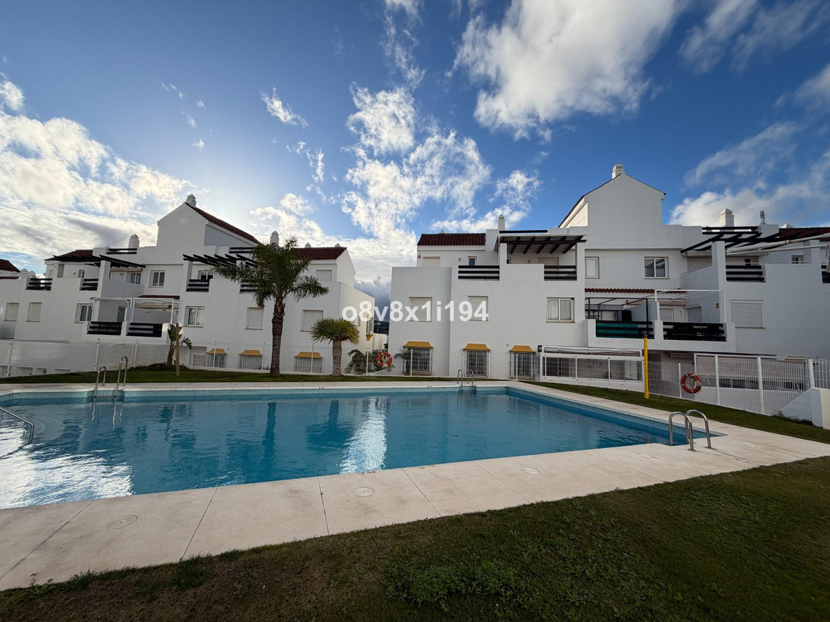 Se vende Apartamento Planta Media de 2 dormitorios en Costa Del Sol, Málaga, España
