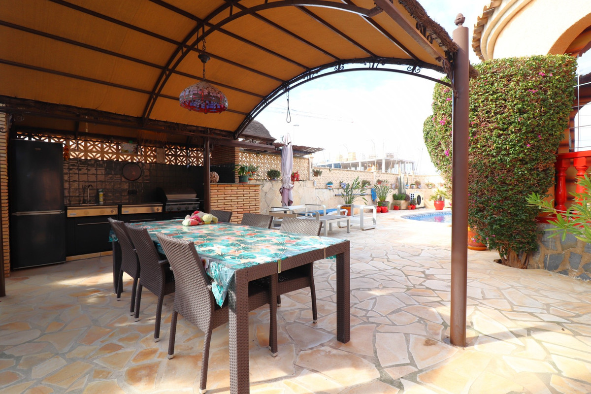 Se vende Villa - Chalet de 3 dormitorios en Costa Blanca, Alicante, España