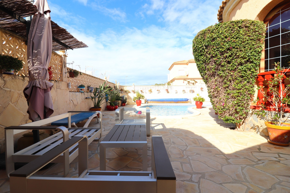 Se vende Villa - Chalet de 3 dormitorios en Costa Blanca, Alicante, España