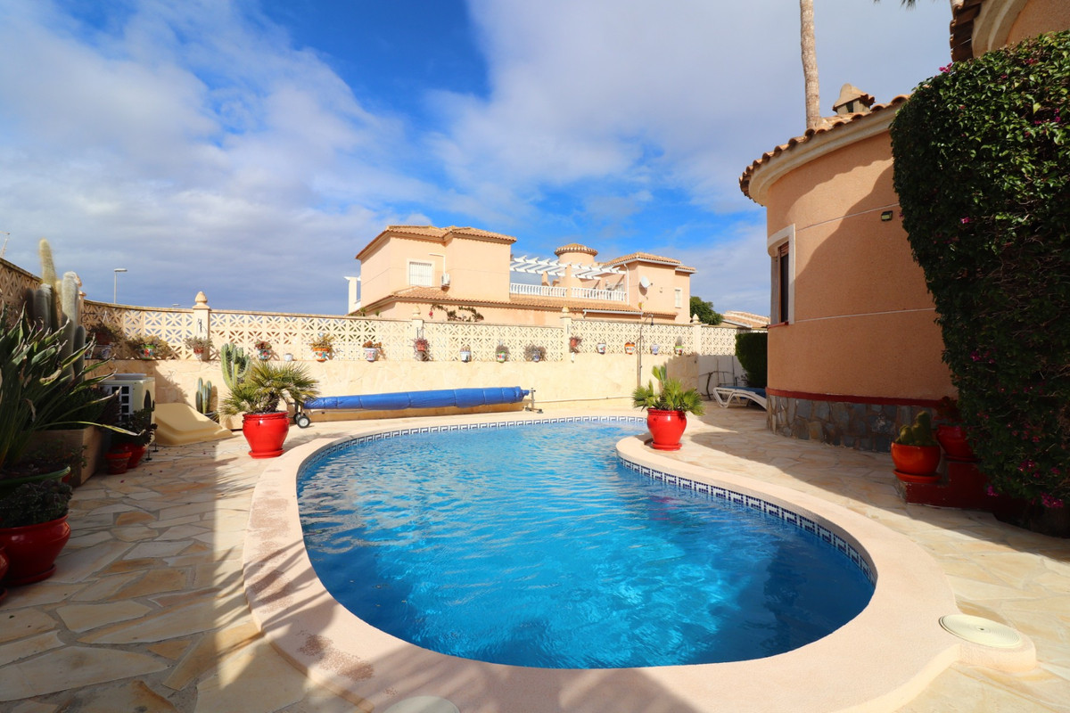 Se vende Villa - Chalet de 3 dormitorios en Costa Blanca, Alicante, España