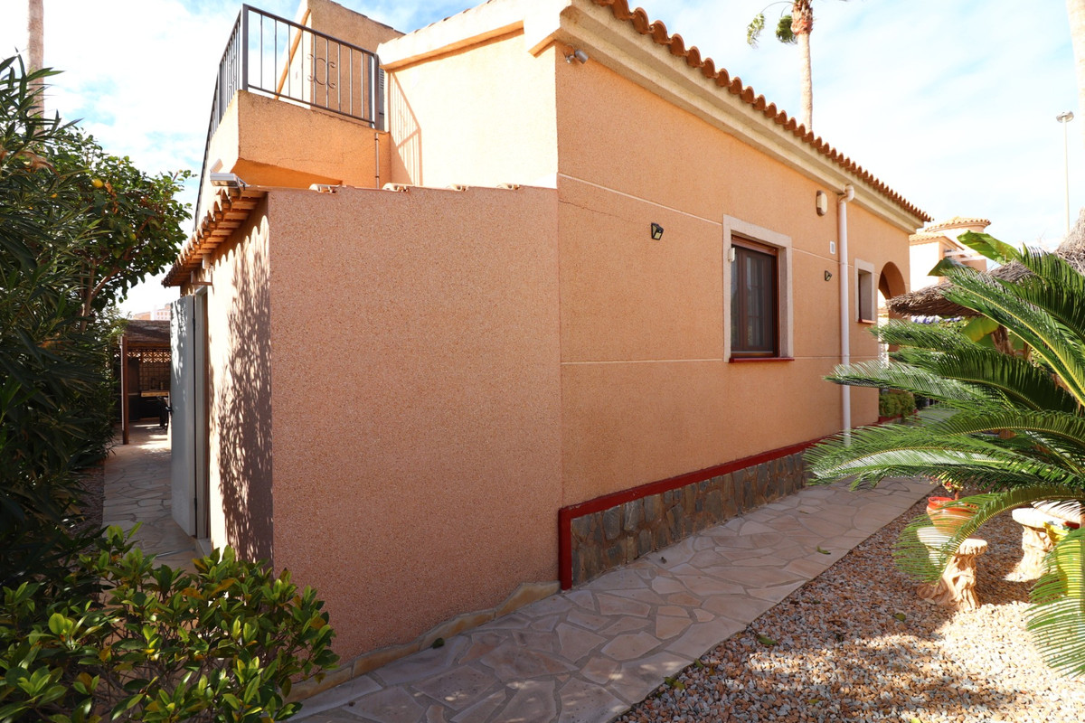Se vende Villa - Chalet de 3 dormitorios en Costa Blanca, Alicante, España