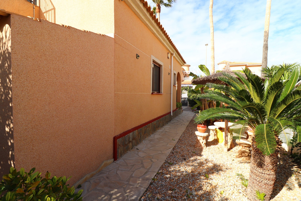 Se vende Villa - Chalet de 3 dormitorios en Costa Blanca, Alicante, España