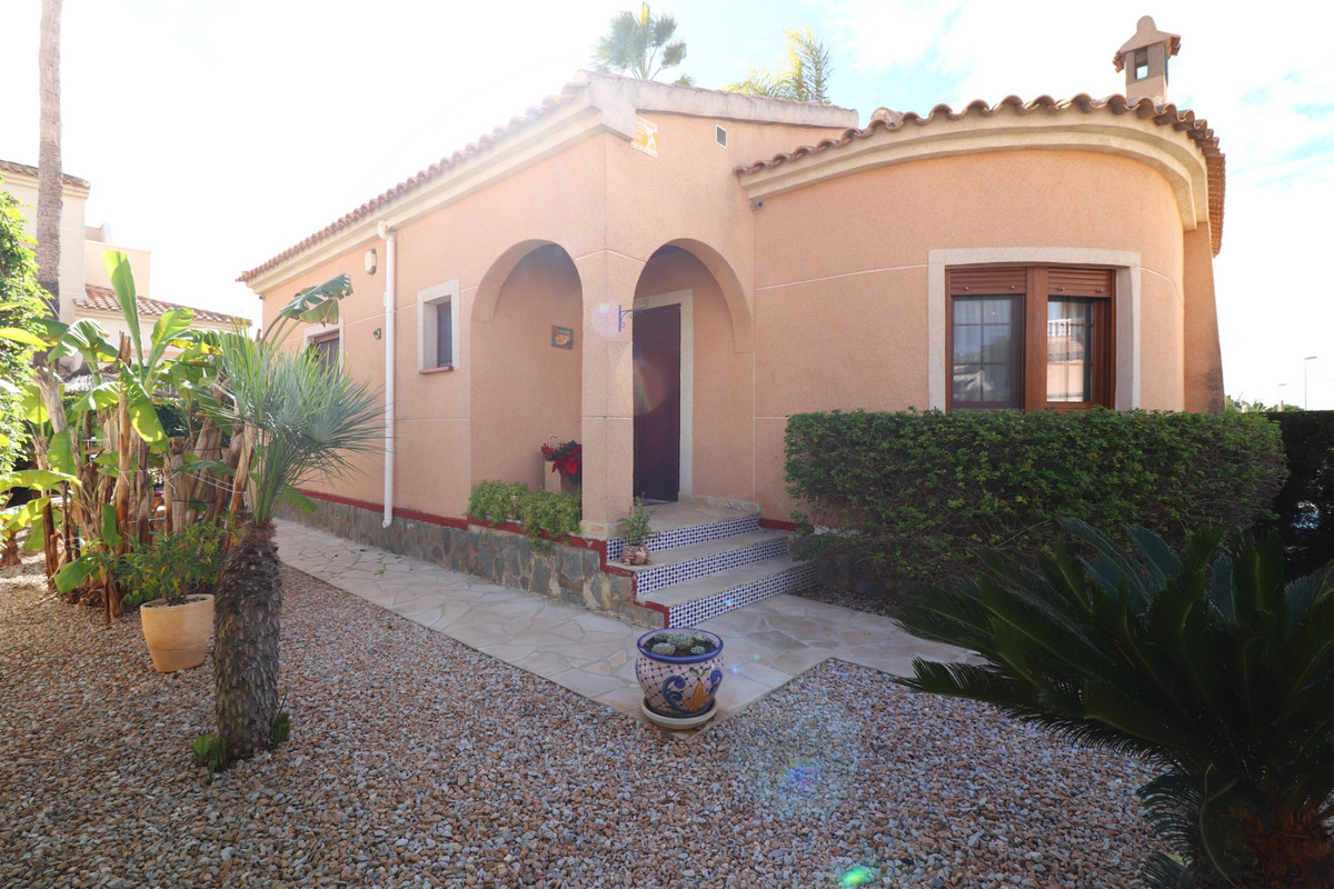 Se vende Villa - Chalet de 3 dormitorios en Costa Blanca, Alicante, España