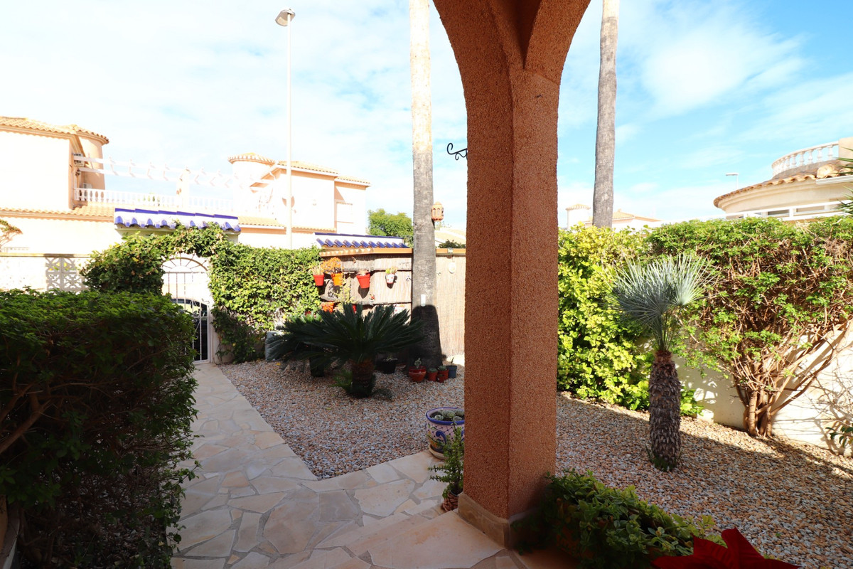 Se vende Villa - Chalet de 3 dormitorios en Costa Blanca, Alicante, España