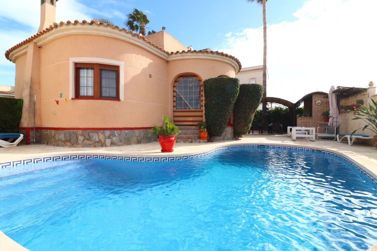 Se vende Villa - Chalet de 3 dormitorios en Costa Blanca, Alicante, España
