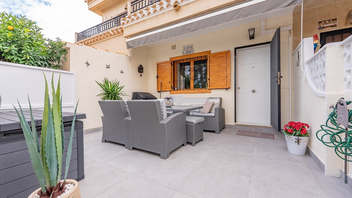 2 Bed Townhouse for sale in Playa Flamenca Costa Blanca, Alicante, Spain