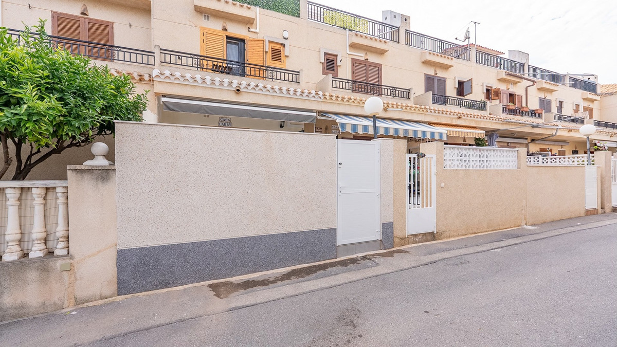 2 Bed Townhouse for sale in Playa Flamenca Costa Blanca, Alicante, Spain