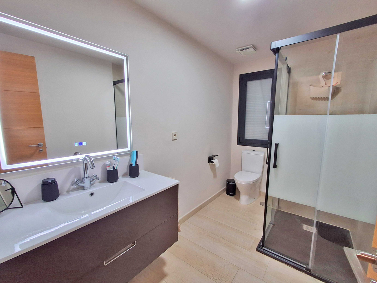 Se vende Apartamento Planta Media de 3 dormitorios en Costa Del Sol, Málaga, España