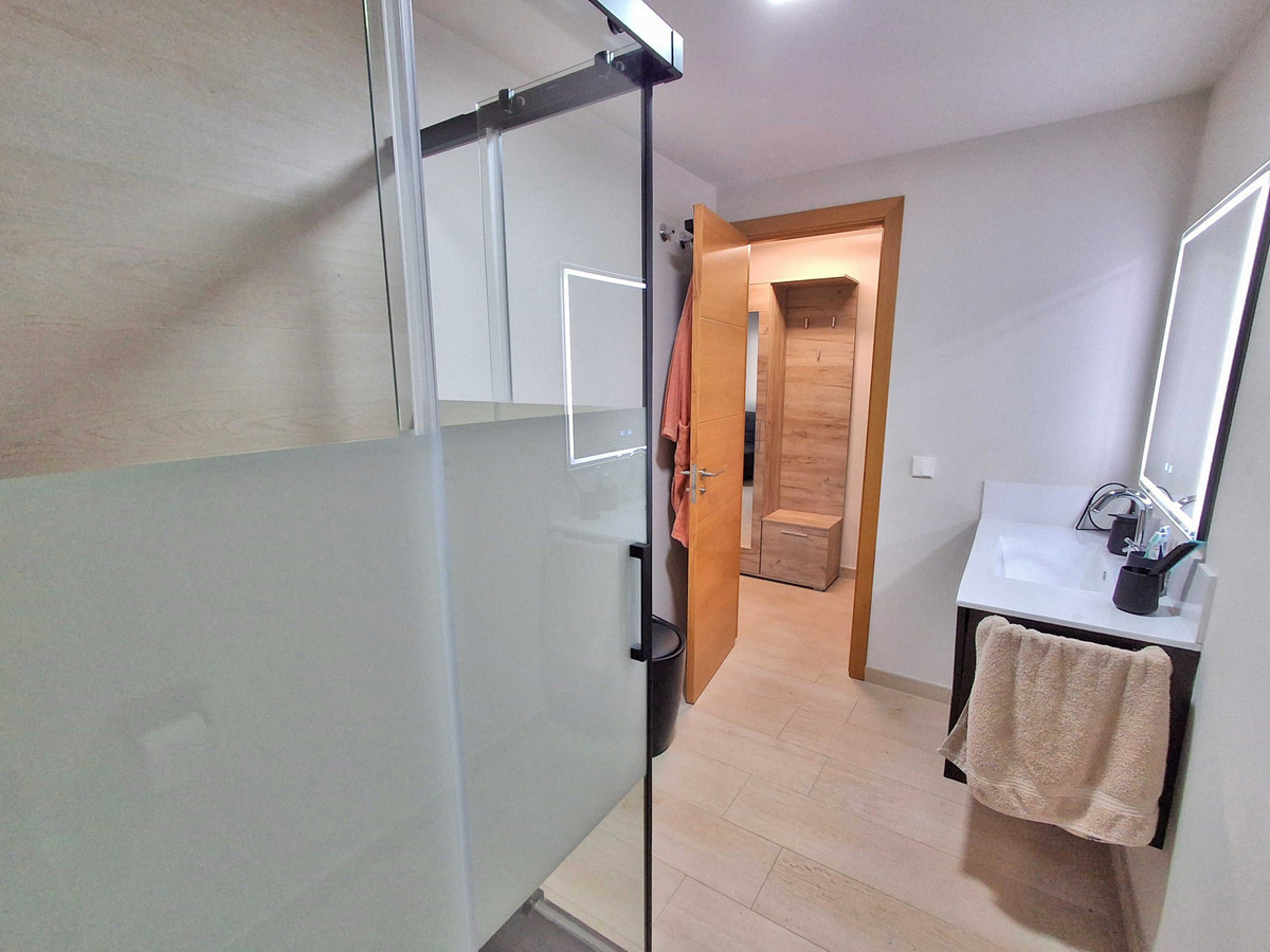 Se vende Apartamento Planta Media de 3 dormitorios en Costa Del Sol, Málaga, España