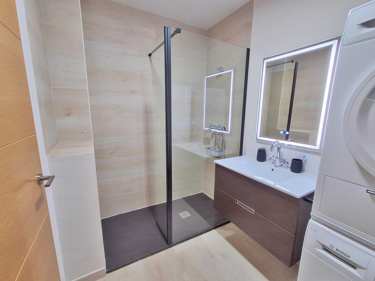 Se vende Apartamento Planta Media de 3 dormitorios en Costa Del Sol, Málaga, España