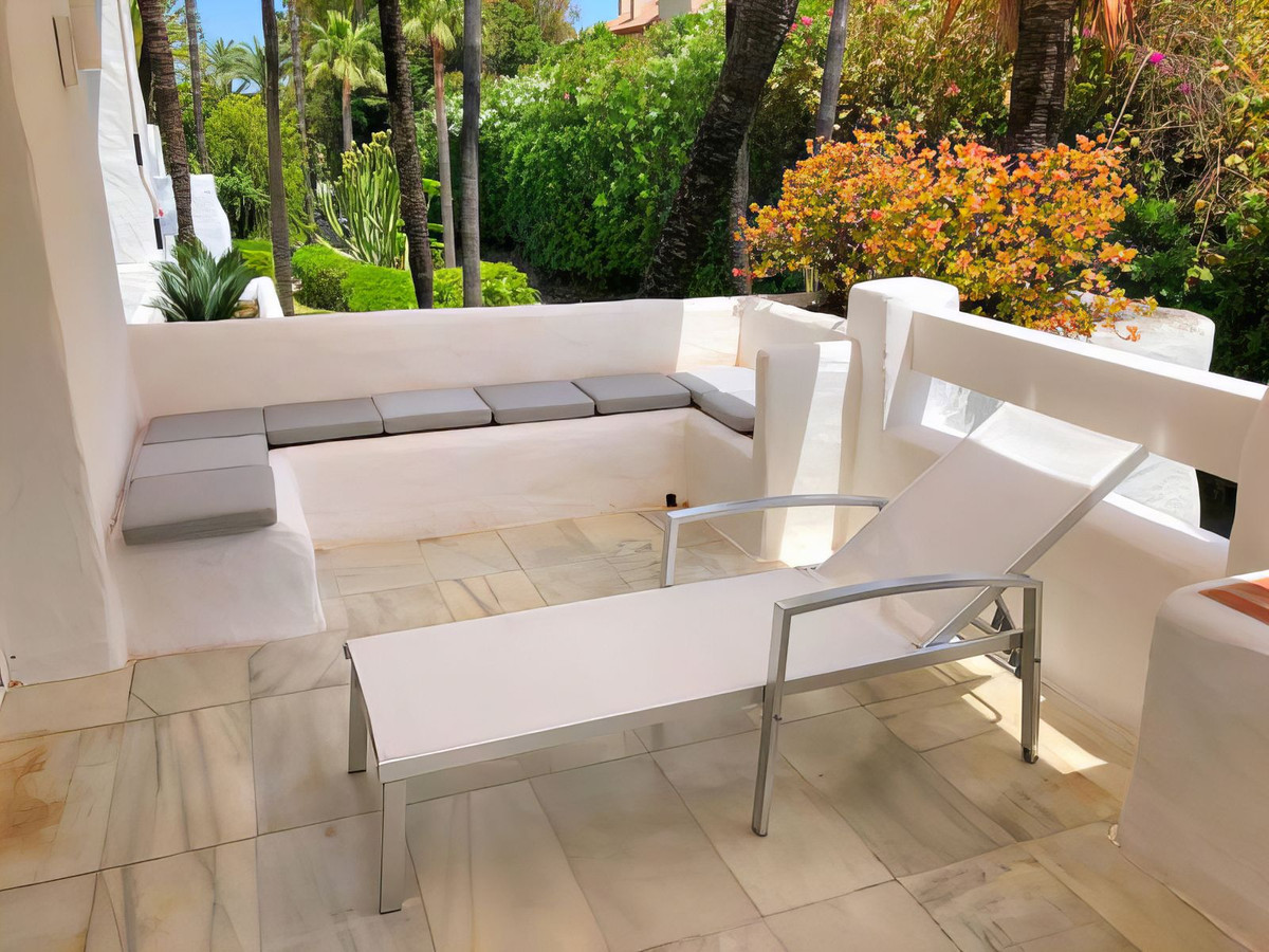 2 Bed Apartment for sale in Puerto Banús Costa Del Sol, Málaga, Spain