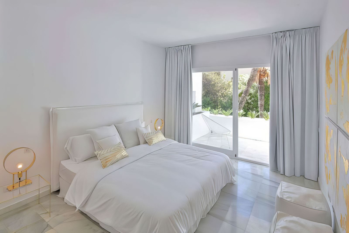 2 Bed Apartment for sale in Puerto Banús Costa Del Sol, Málaga, Spain