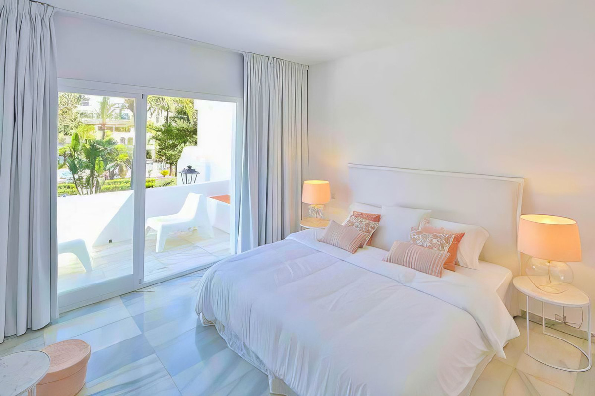 2 Bed Apartment for sale in Puerto Banús Costa Del Sol, Málaga, Spain