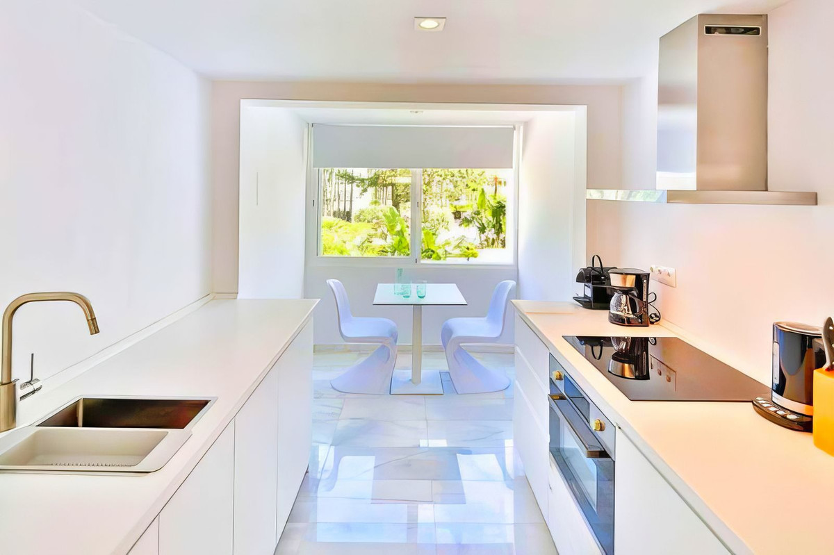 2 Bed Apartment for sale in Puerto Banús Costa Del Sol, Málaga, Spain