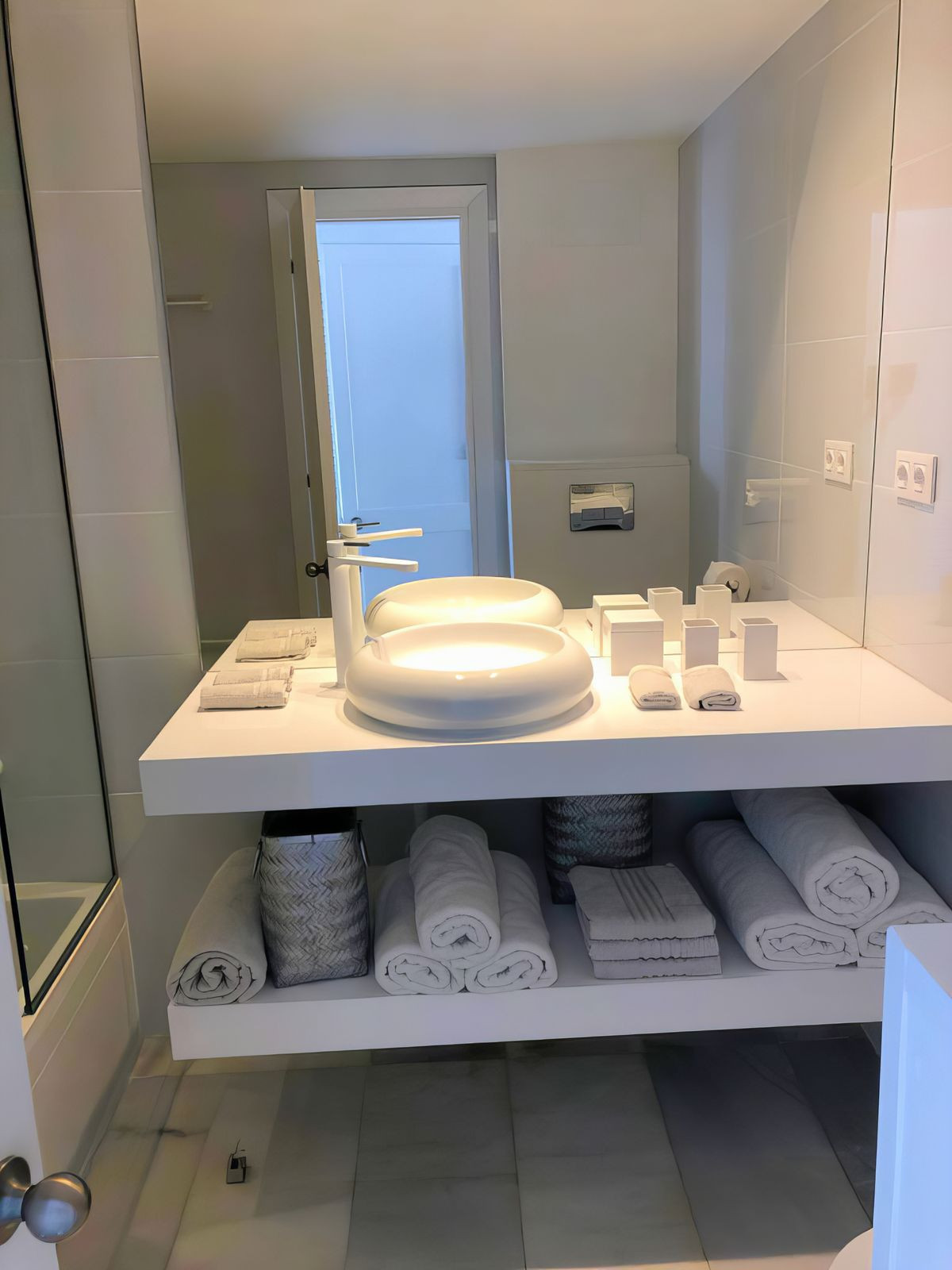 2 Bed Apartment for sale in Puerto Banús Costa Del Sol, Málaga, Spain