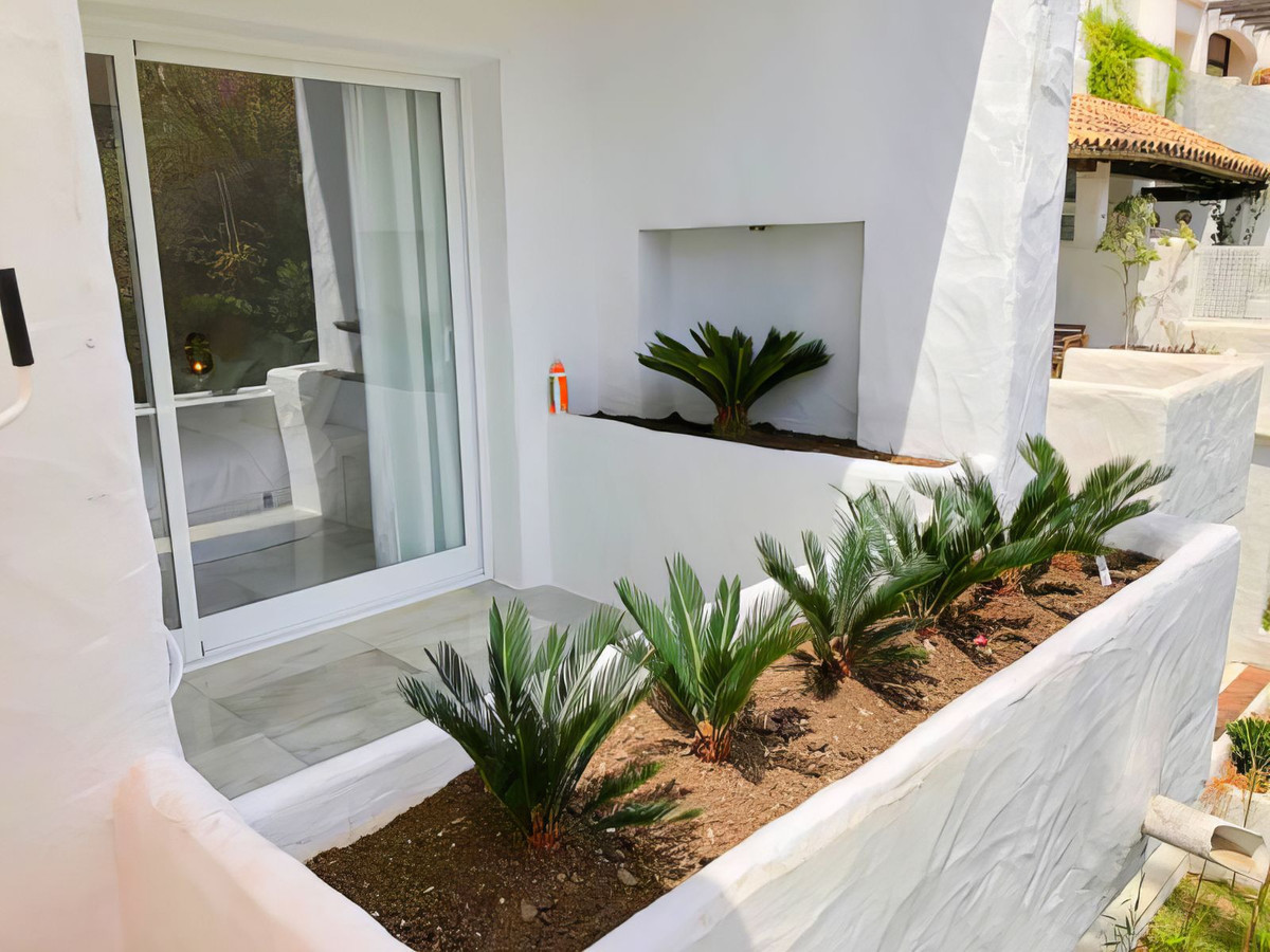 2 Bed Apartment for sale in Puerto Banús Costa Del Sol, Málaga, Spain