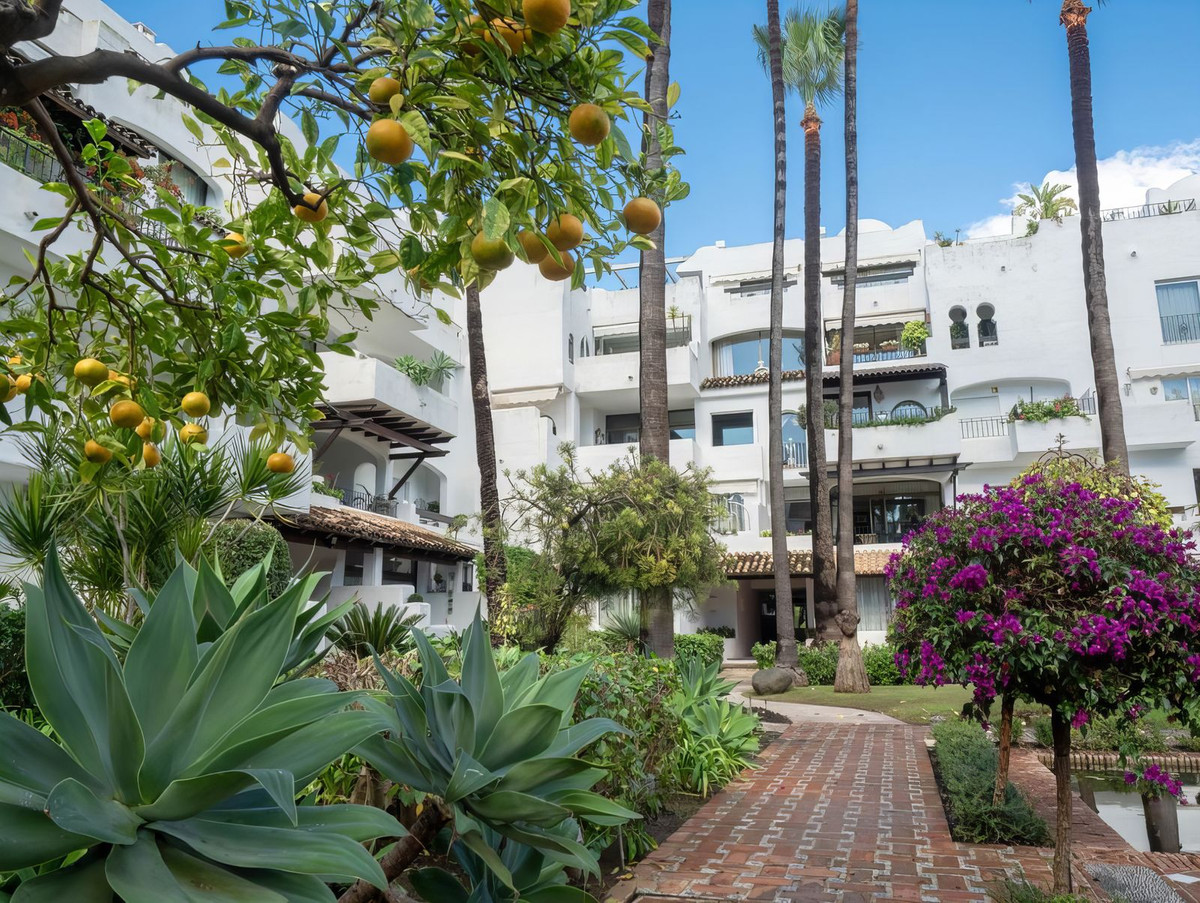 2 Bed Apartment for sale in Puerto Banús Costa Del Sol, Málaga, Spain