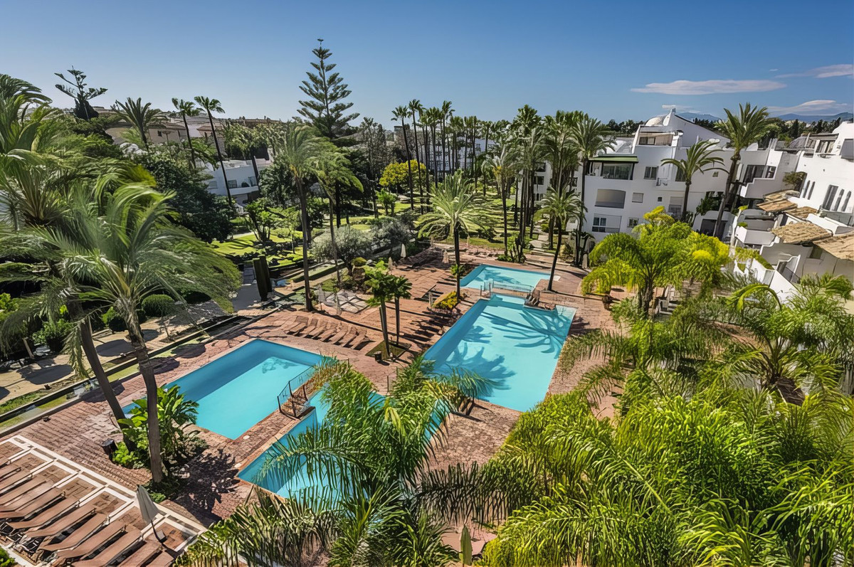 2 Bed Apartment for sale in Puerto Banús Costa Del Sol, Málaga, Spain