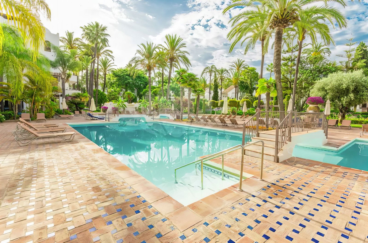 2 Bed Apartment for sale in Puerto Banús Costa Del Sol, Málaga, Spain