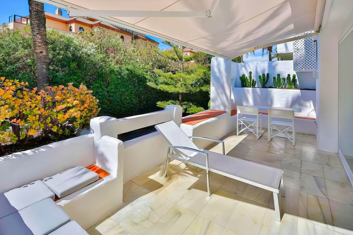 2 Bed Apartment for sale in Puerto Banús Costa Del Sol, Málaga, Spain