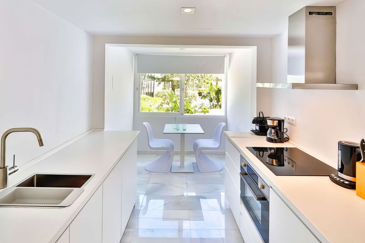 2 Bed Apartment for sale in Puerto Banús Costa Del Sol, Málaga, Spain