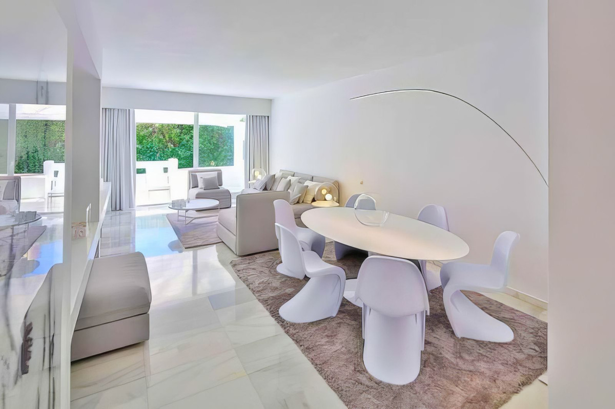 2 Bed Apartment for sale in Puerto Banús Costa Del Sol, Málaga, Spain