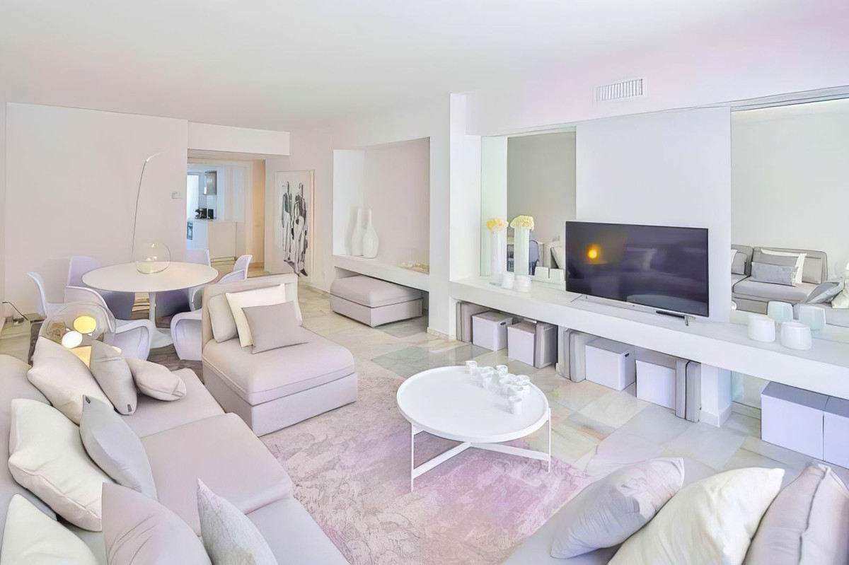 2 Bed Apartment for sale in Puerto Banús Costa Del Sol, Málaga, Spain