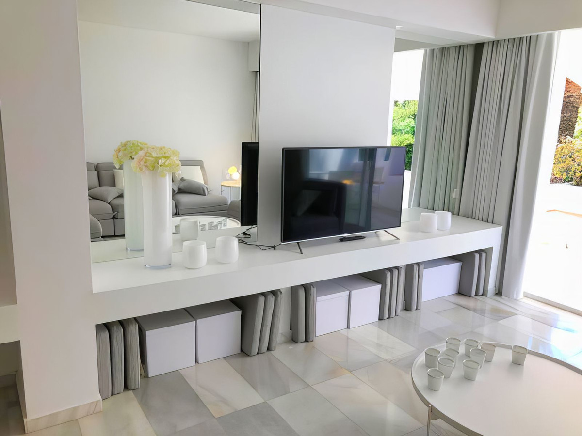 2 Bed Apartment for sale in Puerto Banús Costa Del Sol, Málaga, Spain