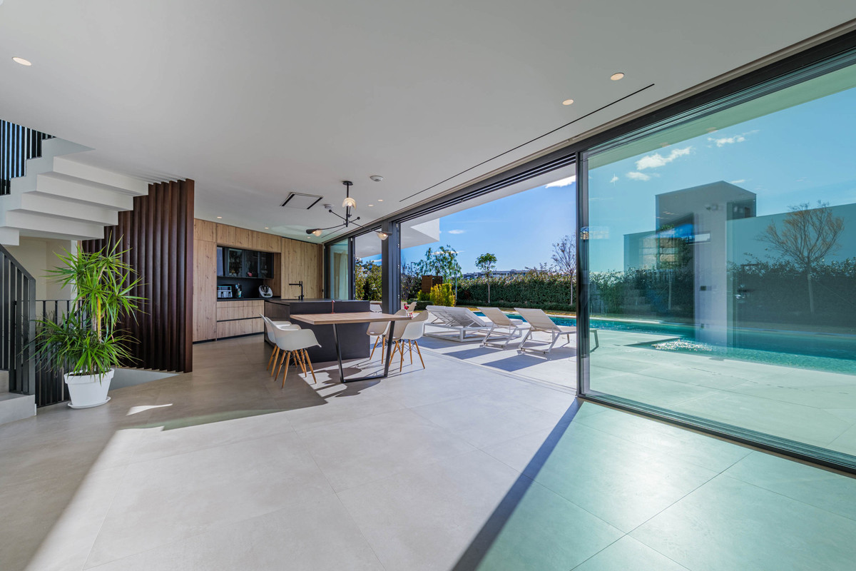 Se vende Villa - Chalet de 3 dormitorios en Costa Del Sol, Málaga, España