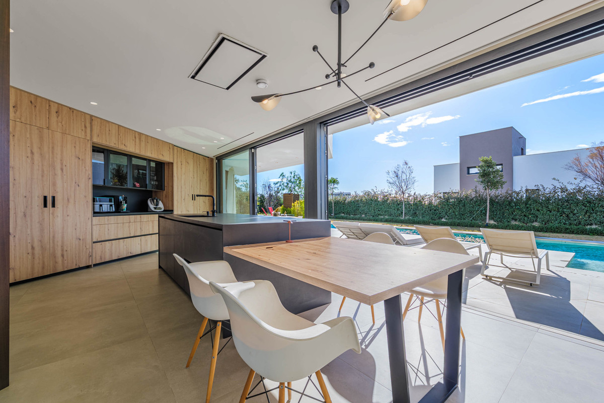 Se vende Villa - Chalet de 3 dormitorios en Costa Del Sol, Málaga, España