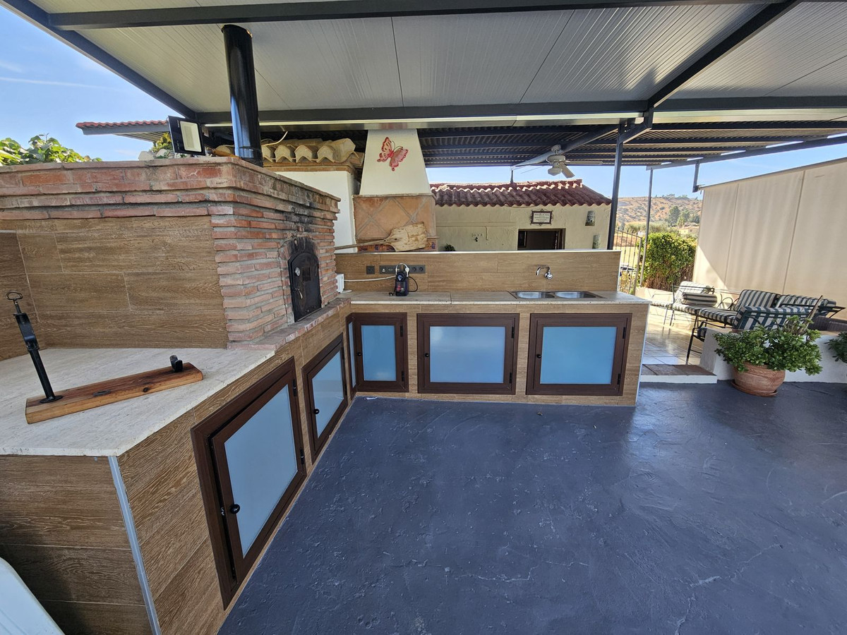 1 Bed Townhouse for sale in Coín Costa Del Sol, Málaga, Spain