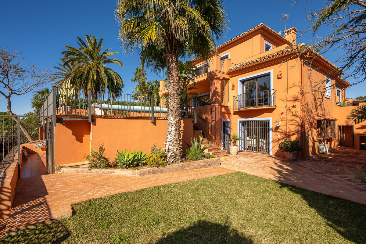 3 Bed Townhouse for sale in Marbesa Costa Del Sol, Málaga, Spain
