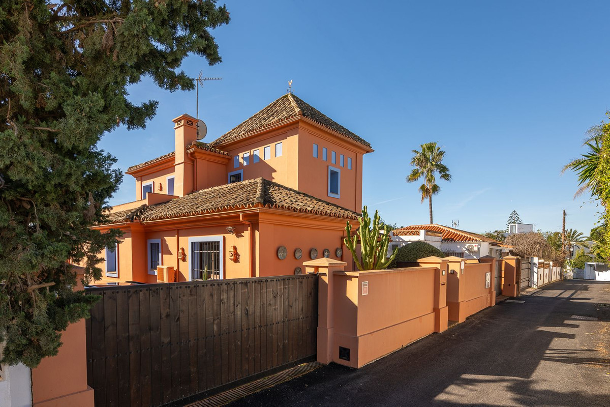3 Bed Townhouse for sale in Marbesa Costa Del Sol, Málaga, Spain