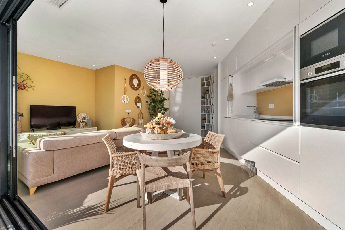 Se vende Apartamento Planta Media de 2 dormitorios en Costa Blanca, Alicante, España
