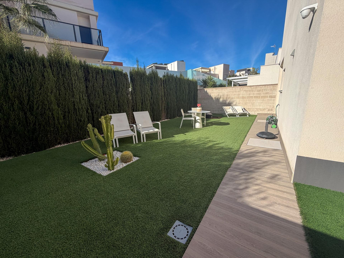 Se vende Villa - Chalet de 4 dormitorios en Costa Blanca, Alicante, España