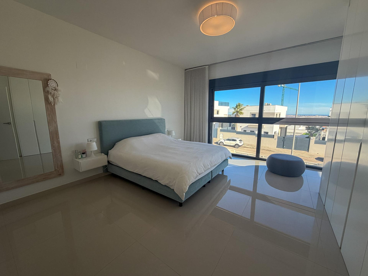 Se vende Villa - Chalet de 4 dormitorios en Costa Blanca, Alicante, España