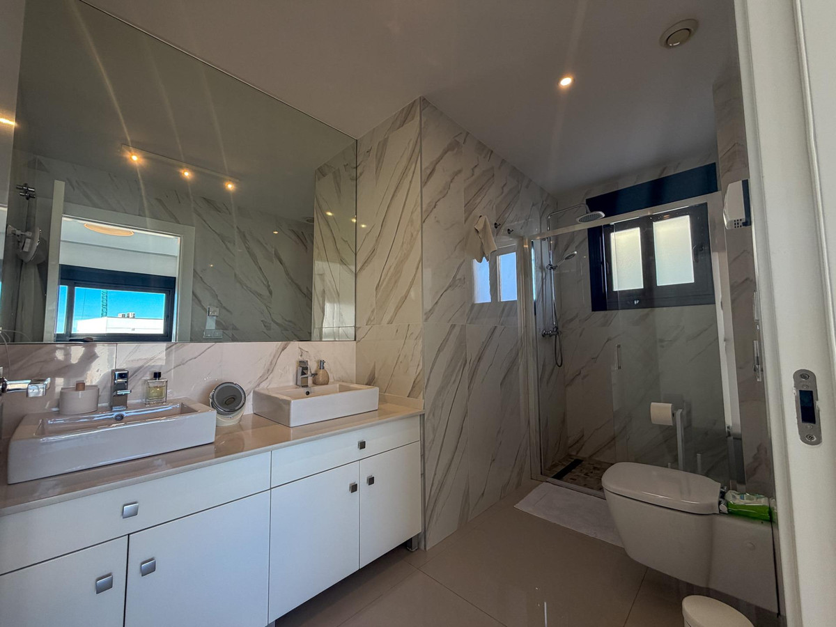 Se vende Villa - Chalet de 4 dormitorios en Costa Blanca, Alicante, España