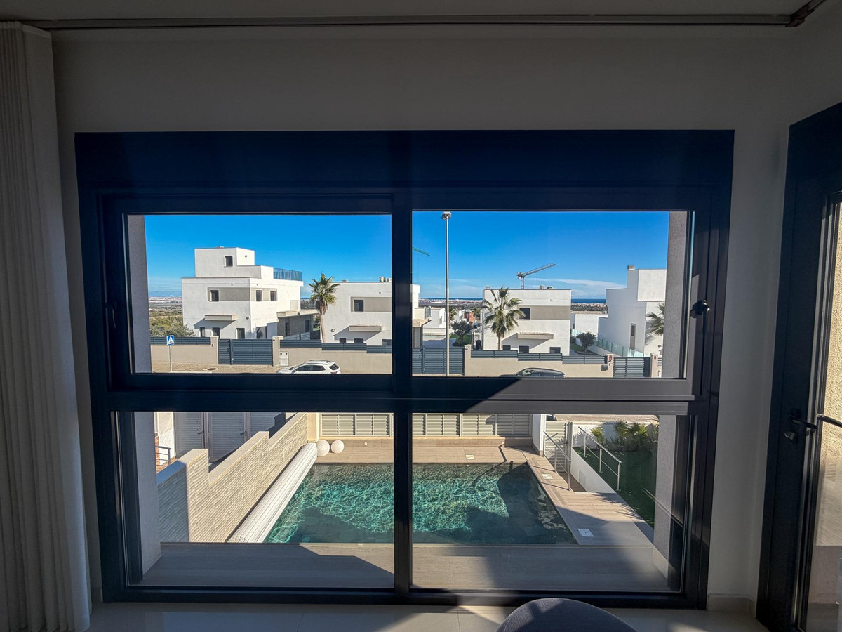 Se vende Villa - Chalet de 4 dormitorios en Costa Blanca, Alicante, España
