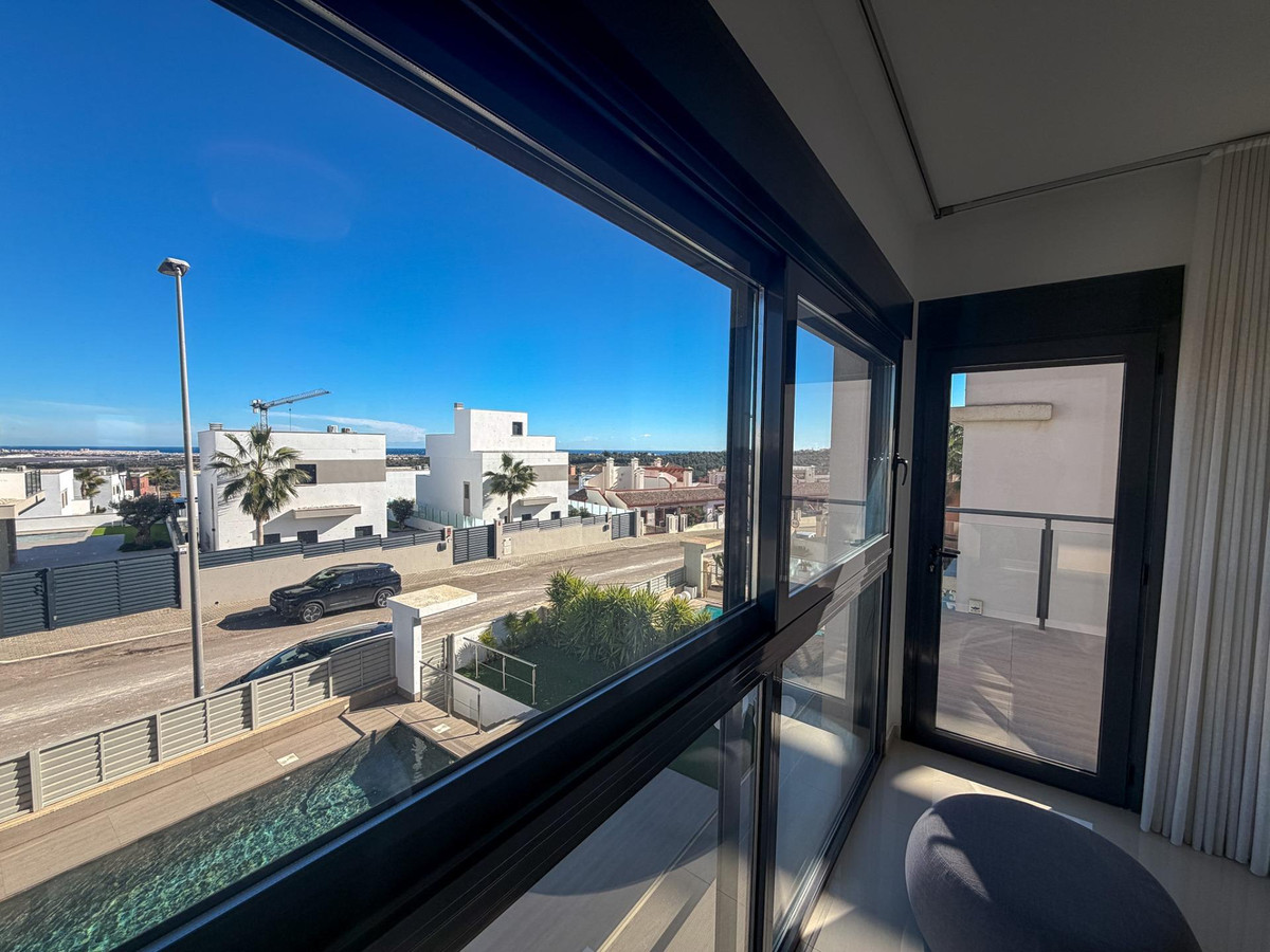 Se vende Villa - Chalet de 4 dormitorios en Costa Blanca, Alicante, España