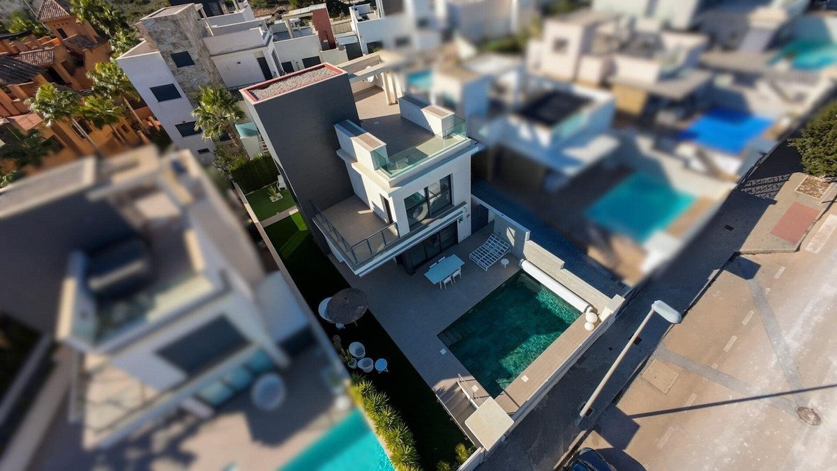 Se vende Villa - Chalet de 4 dormitorios en Costa Blanca, Alicante, España