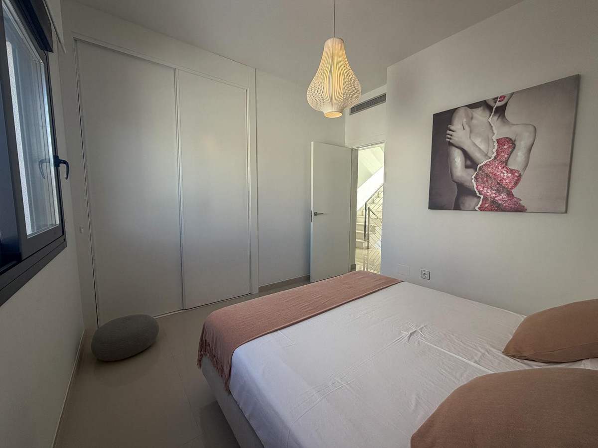 Se vende Villa - Chalet de 4 dormitorios en Costa Blanca, Alicante, España