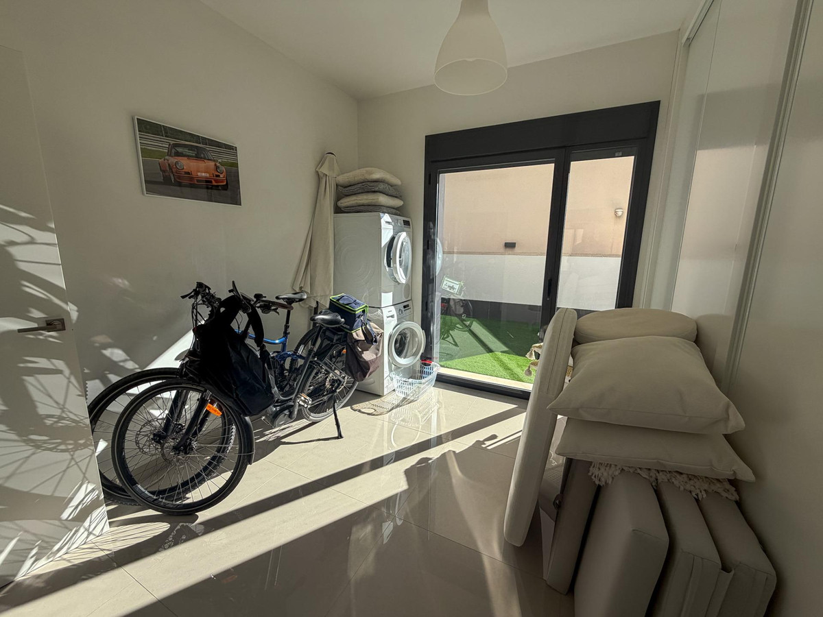 Se vende Villa - Chalet de 4 dormitorios en Costa Blanca, Alicante, España