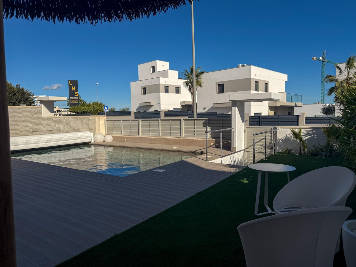 Se vende Villa - Chalet de 4 dormitorios en Costa Blanca, Alicante, España