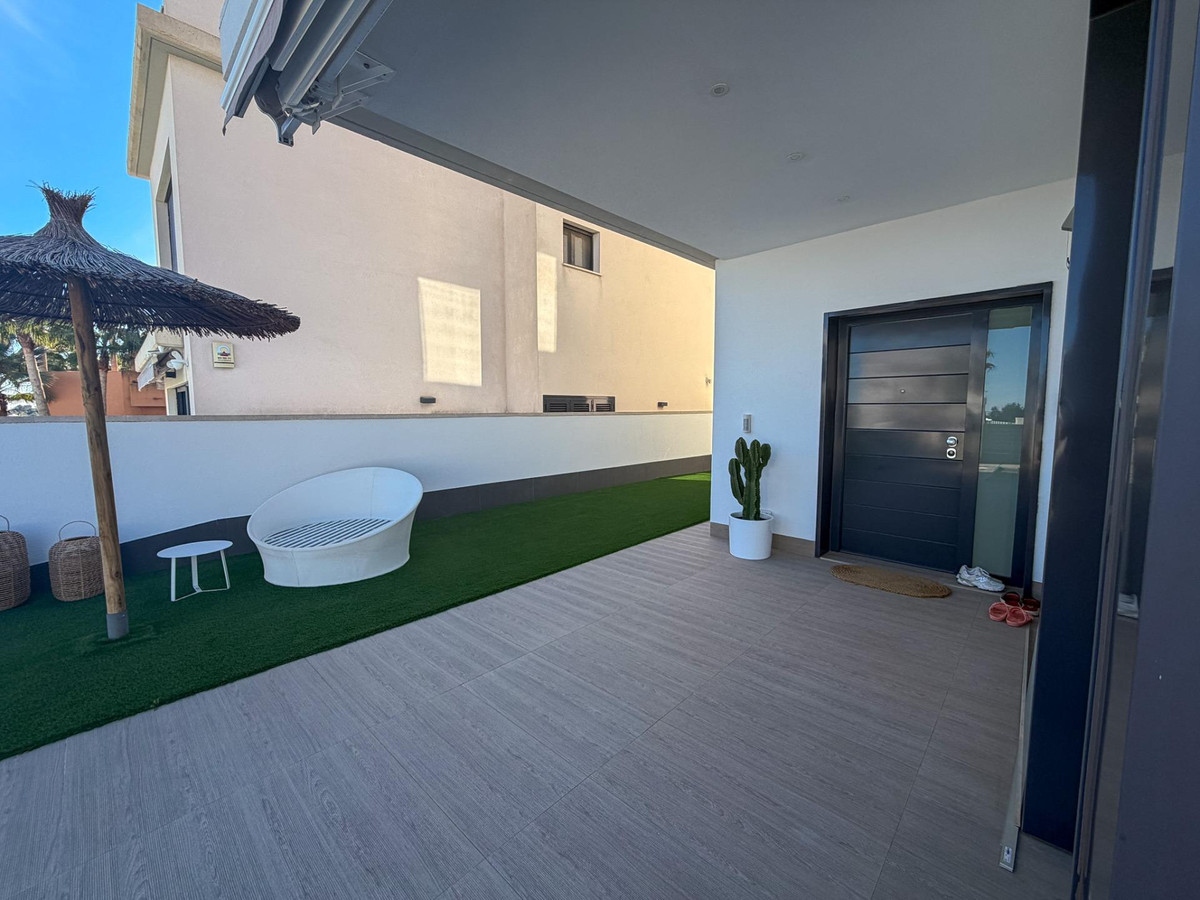 Se vende Villa - Chalet de 4 dormitorios en Costa Blanca, Alicante, España